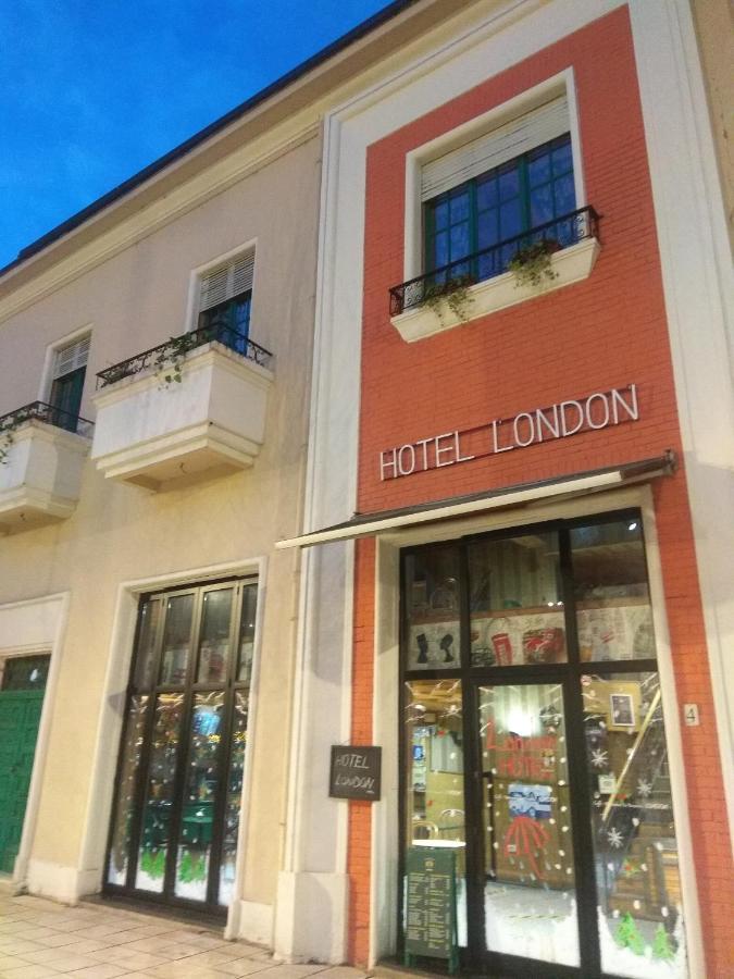 Hotel London Тирана Екстер'єр фото